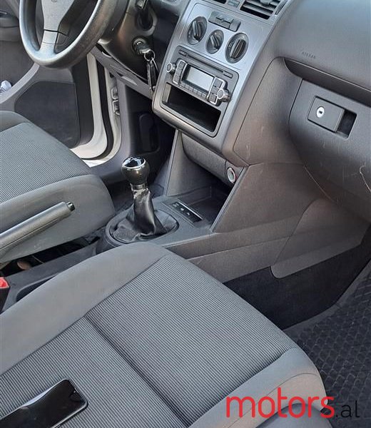 2009' Volkswagen Touran photo #3