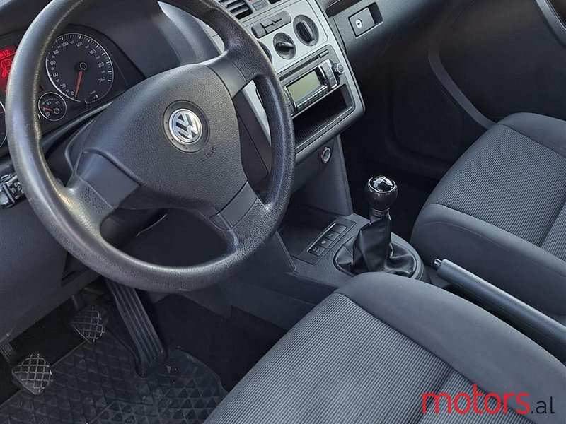2009' Volkswagen Touran photo #1
