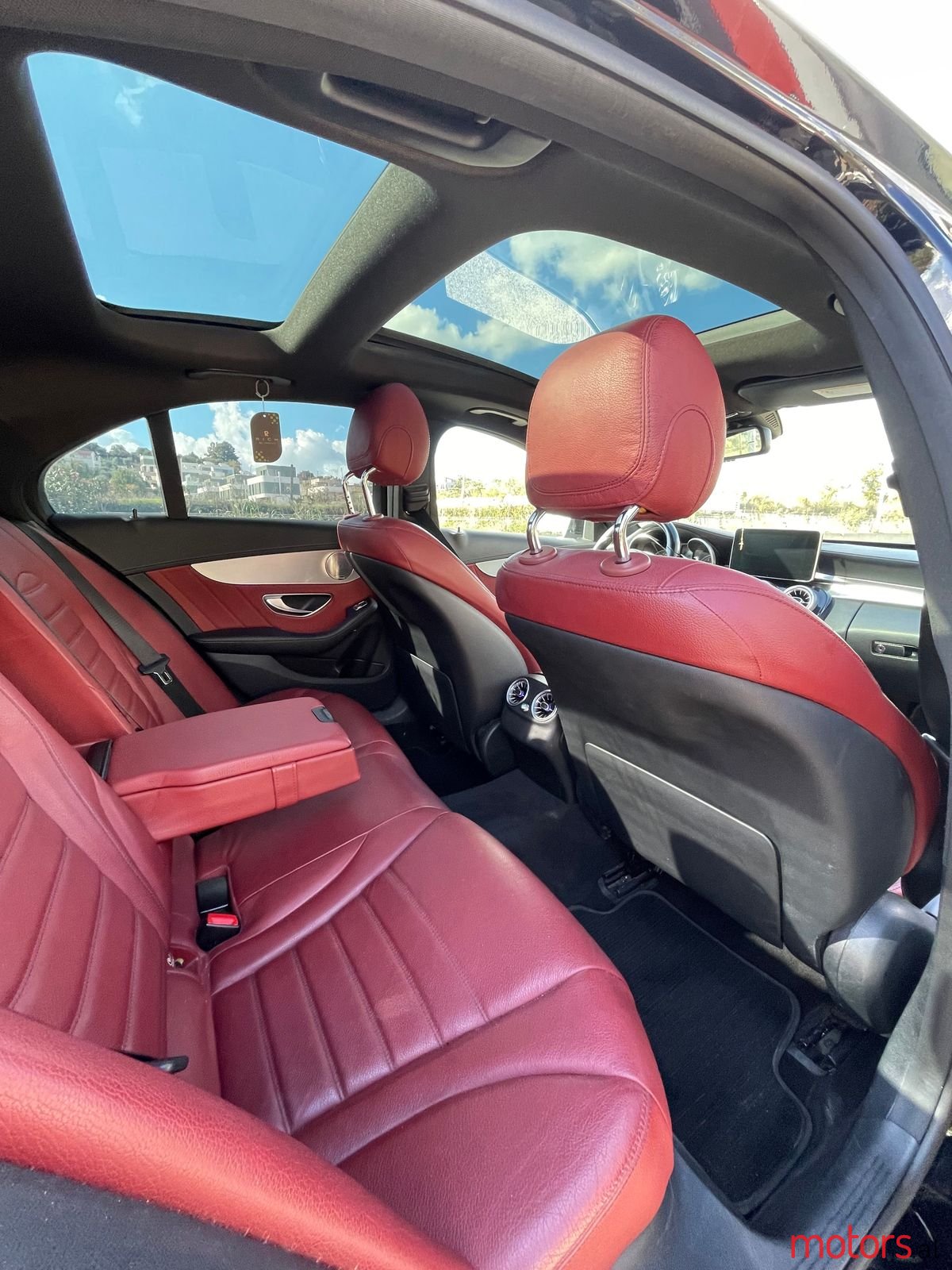 2016' Mercedes-Benz C 300 photo #2