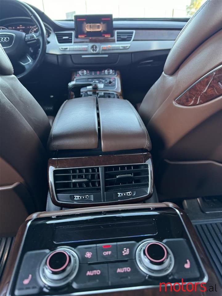 2012' Audi A8 photo #5