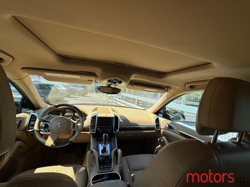 2011' Porsche Cayenne photo #5