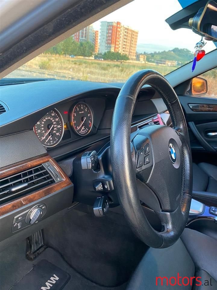 2010' BMW 528 photo #4