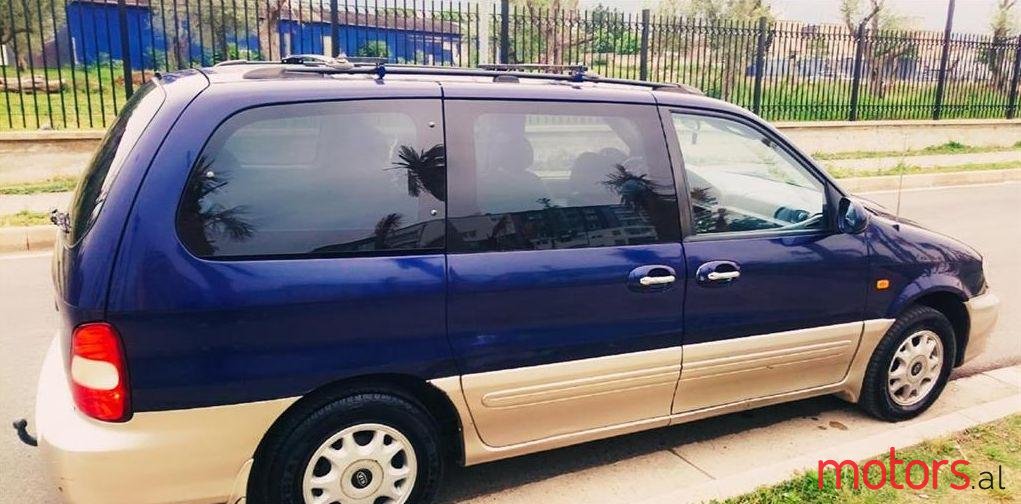 2000' Kia Carnival photo #2