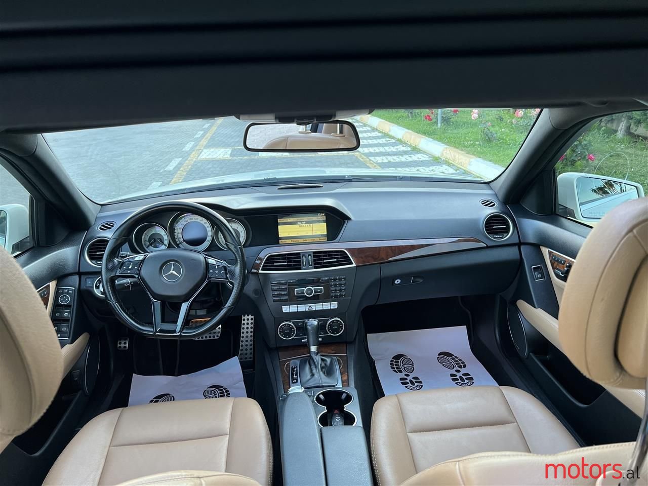 2012' Mercedes-Benz C 300 photo #6