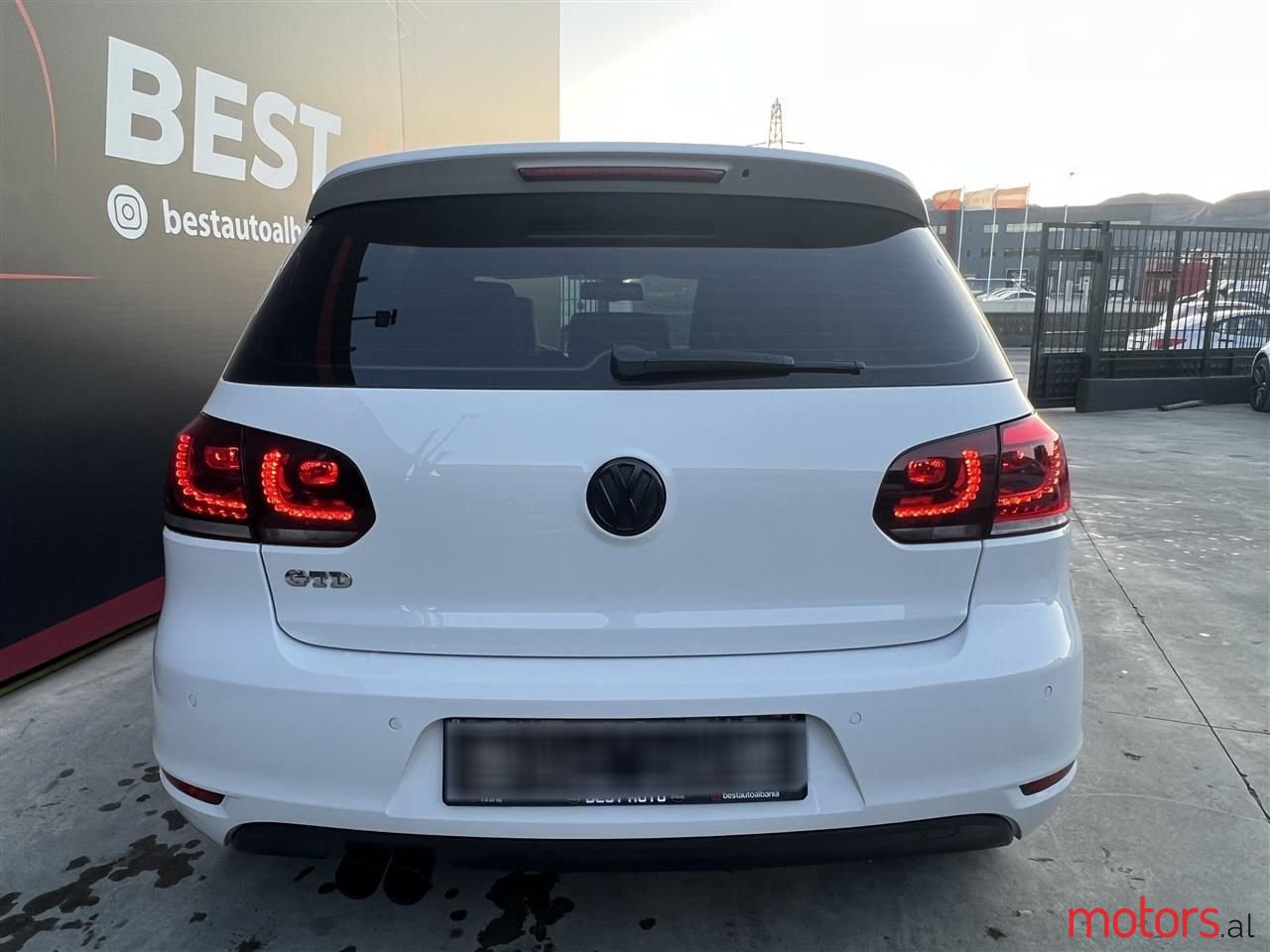 2011' Volkswagen Golf photo #3