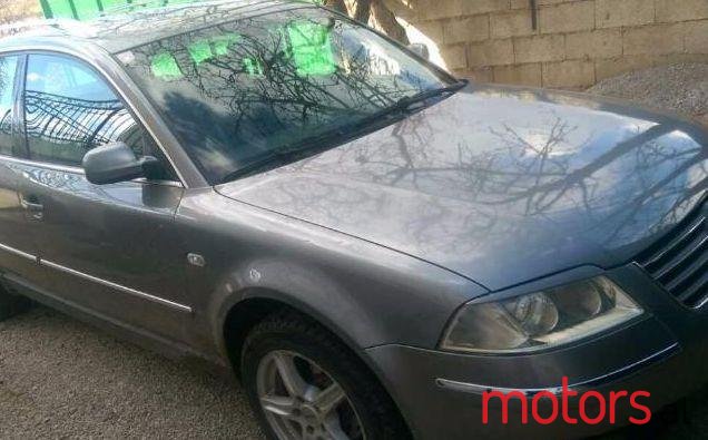 2001' Volkswagen Passat photo #1