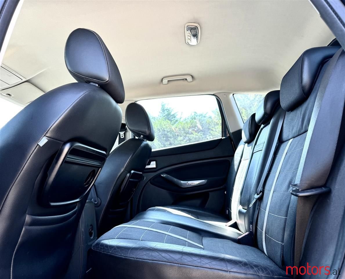 2010' Ford Kuga photo #3