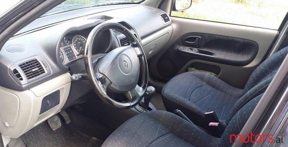 2002' Renault Clio photo #2