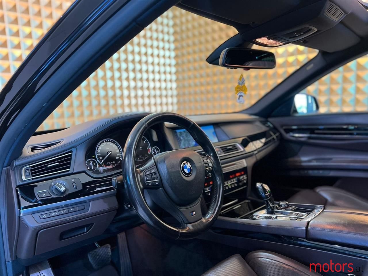 2011' BMW 740 photo #3