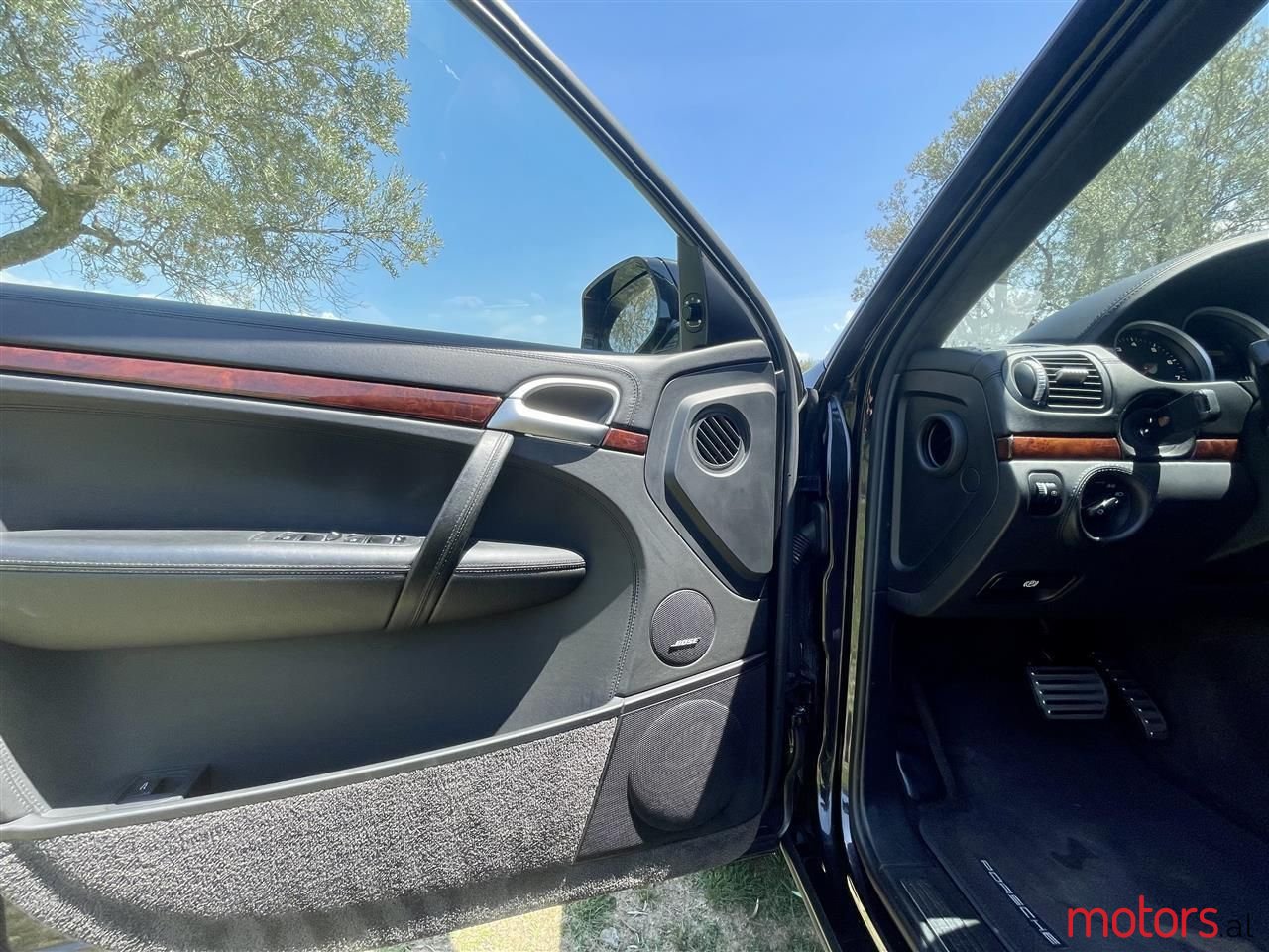 2009' Porsche Cayenne photo #5