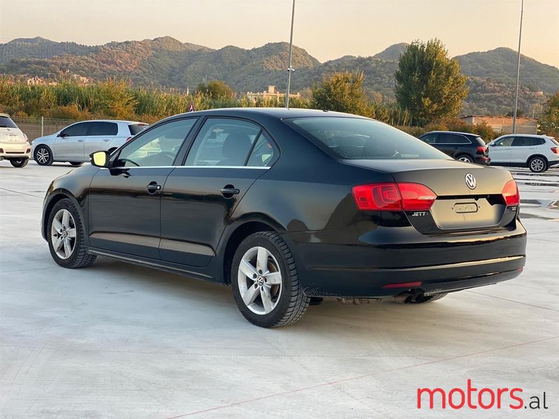 2012' Volkswagen Jetta photo #2