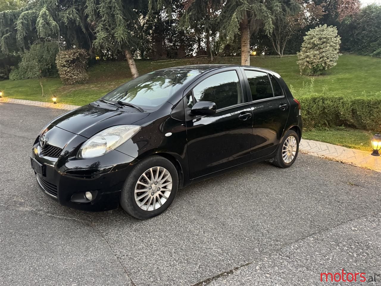 2009' Toyota Yaris photo #4