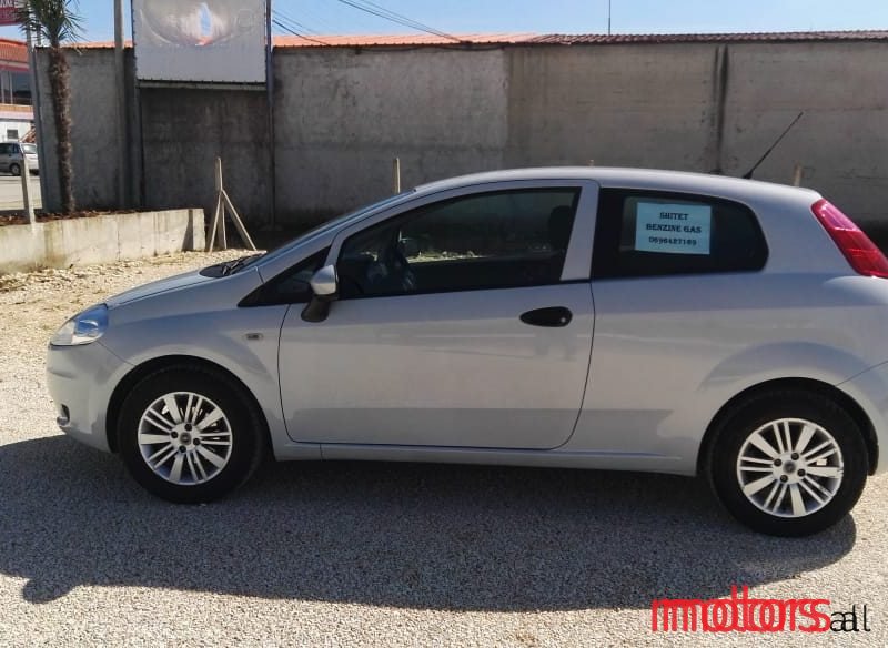 2013' Fiat Punto photo #2