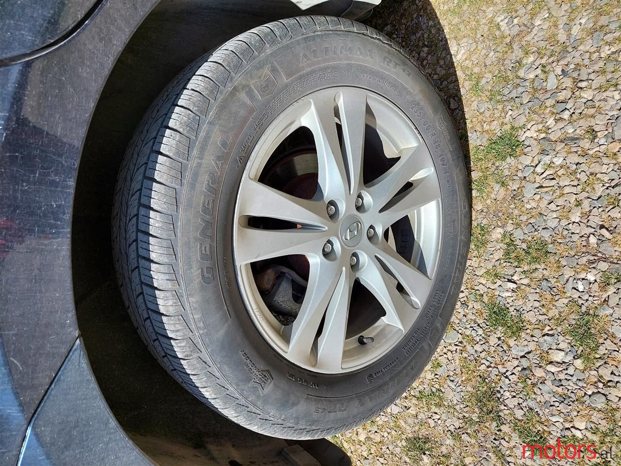 2012' Hyundai Santa Fe photo #3