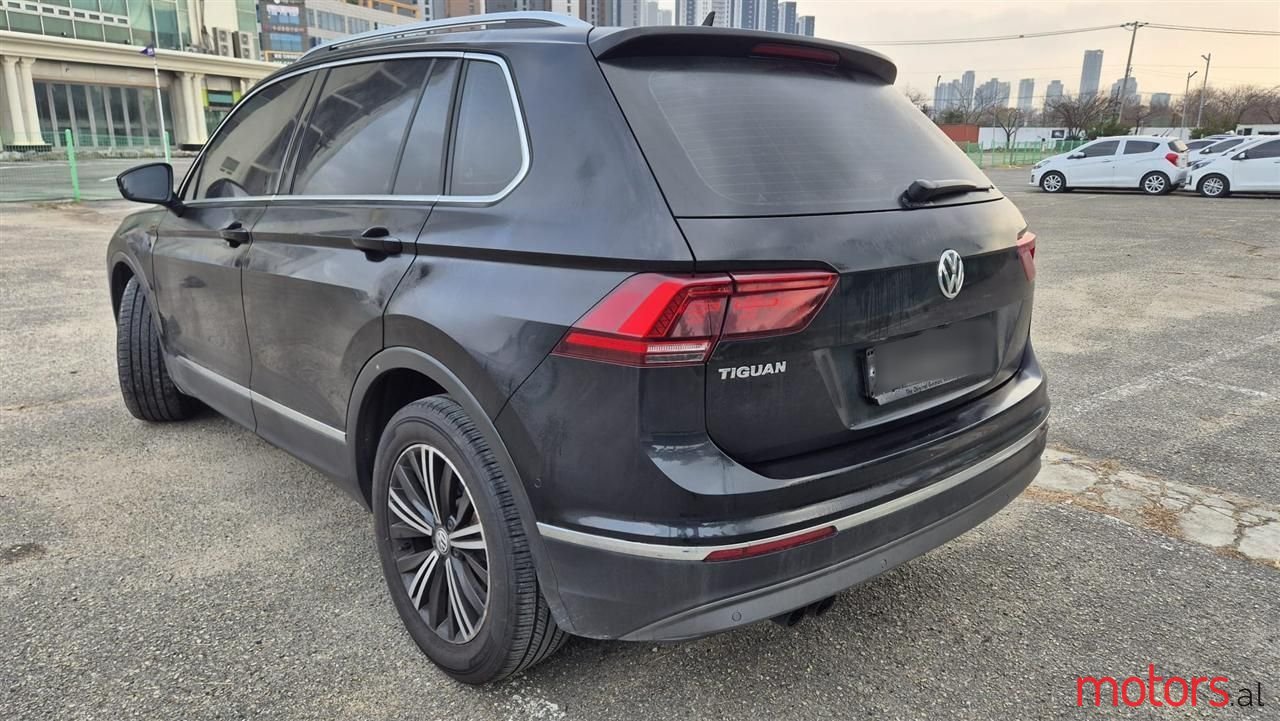 2018' Volkswagen Tiguan photo #6