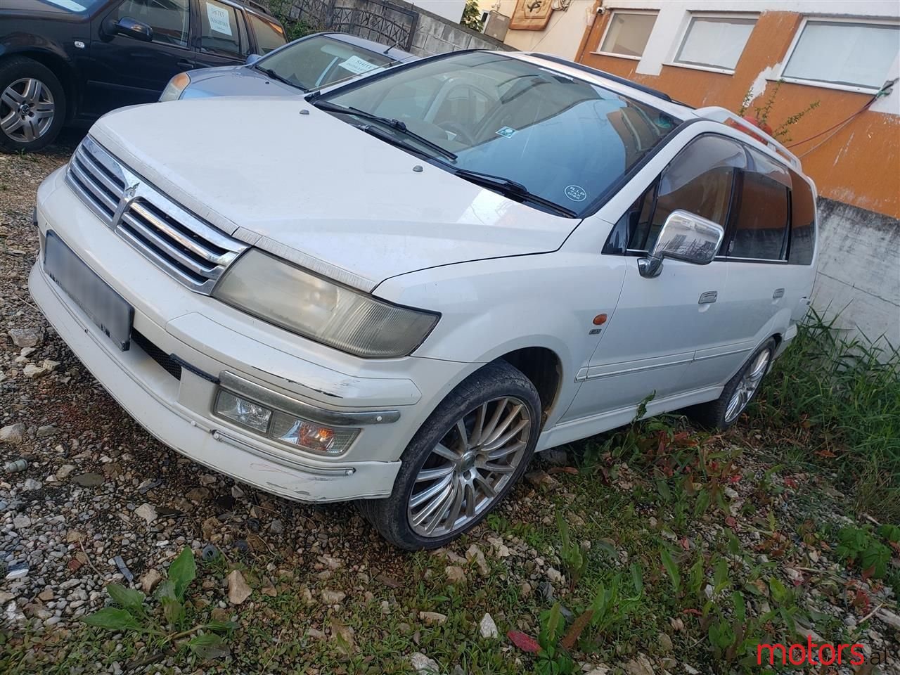 2004' Mitsubishi Grandis photo #5