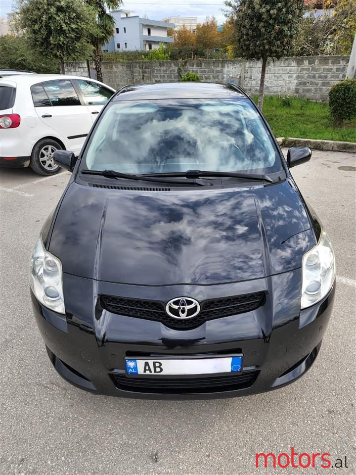 2008' Toyota Auris photo #2
