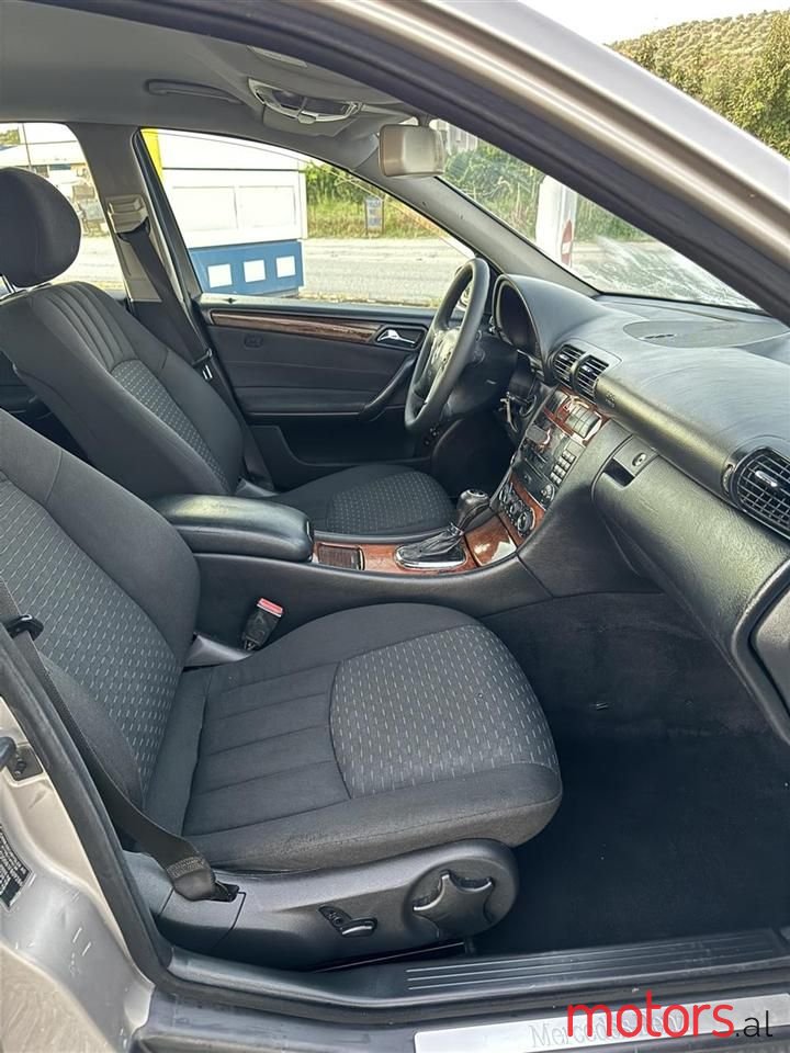 2006' Mercedes-Benz C 220 photo #2