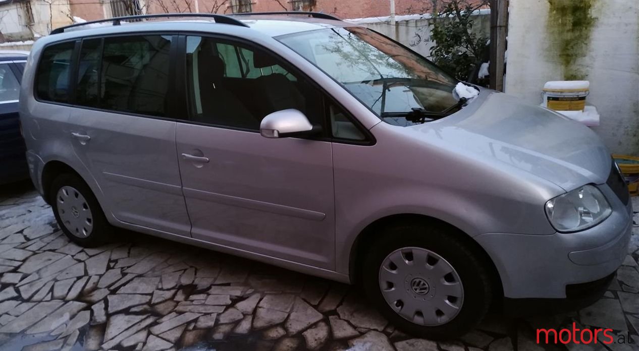 2004' Volkswagen Touran photo #1