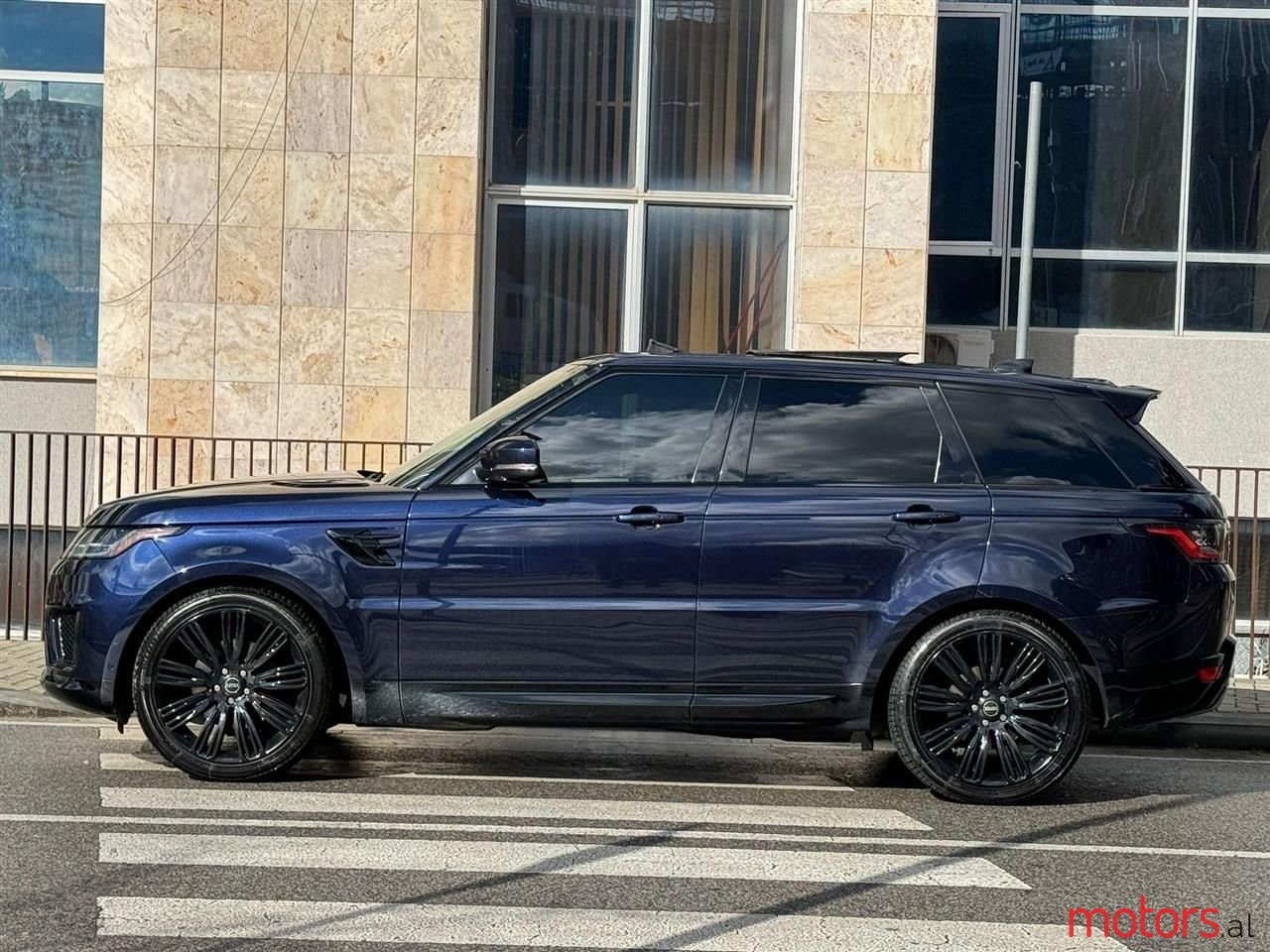 2019' Land Rover Range Rover Sport photo #6