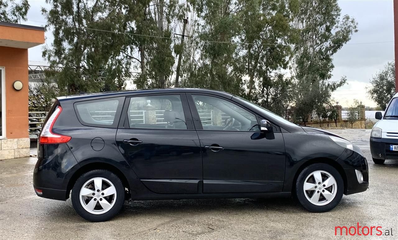 2011' Renault Scenic photo #5