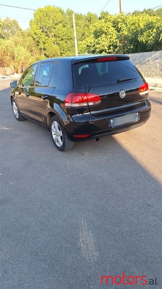 2011' Volkswagen Golf photo #2