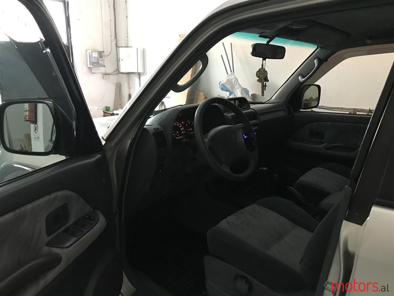 2001' Toyota Land Crusier photo #5