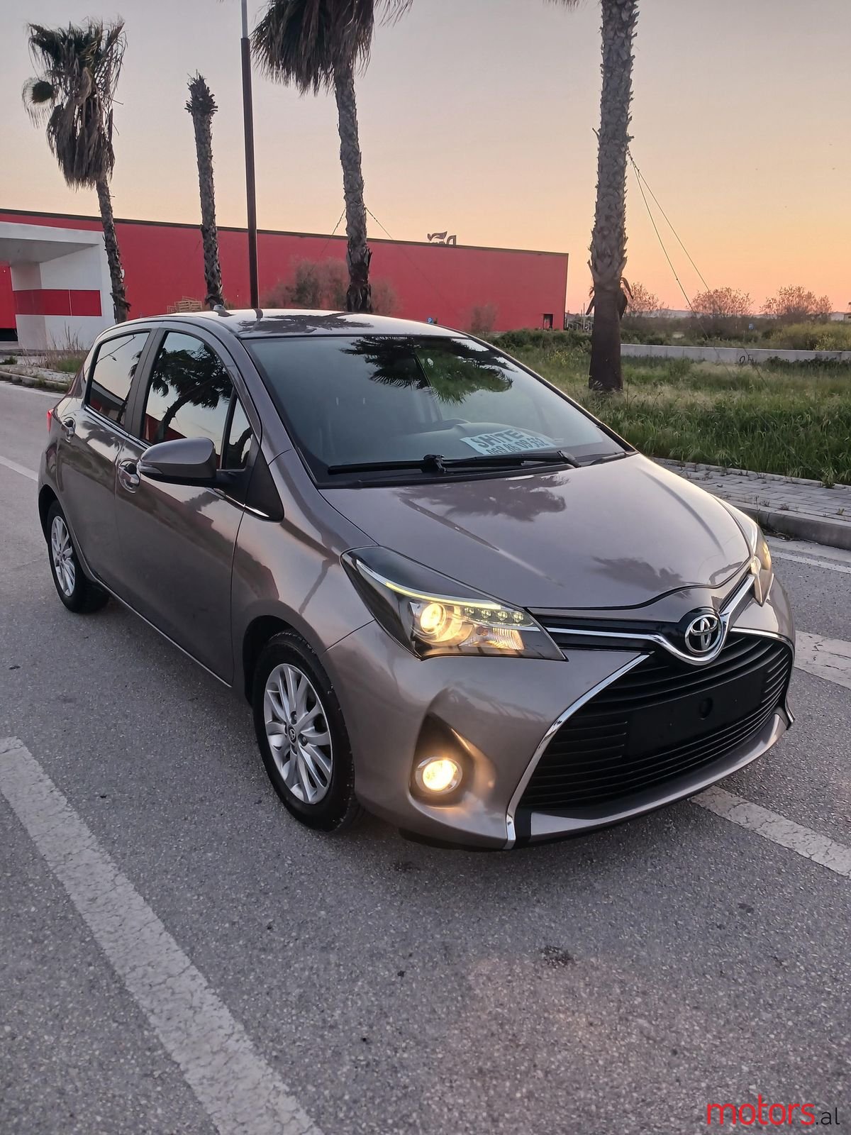 2014' Toyota Yaris photo #3