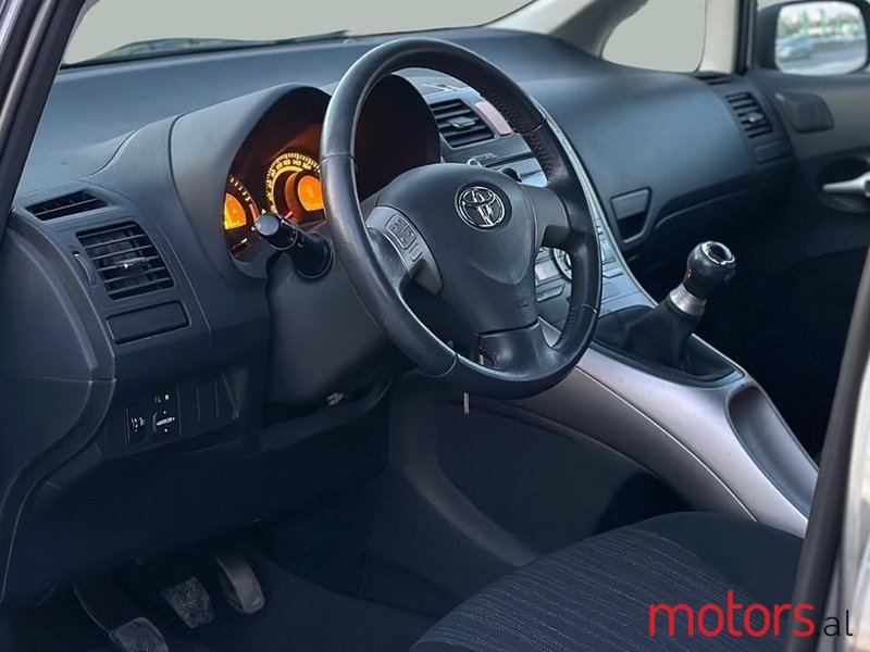 2007' Toyota Auris photo #4