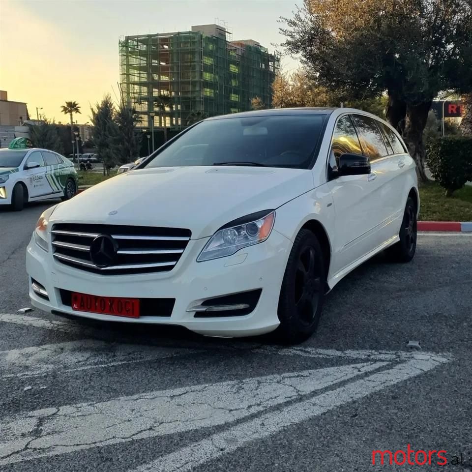 2011' Mercedes-Benz R 350 photo #3