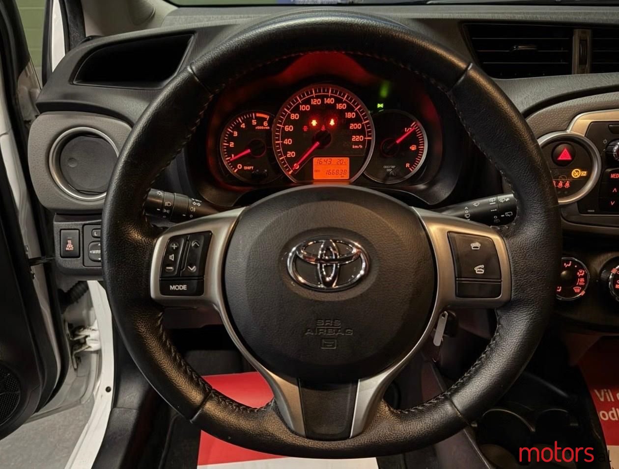 2013' Toyota Yaris photo #4
