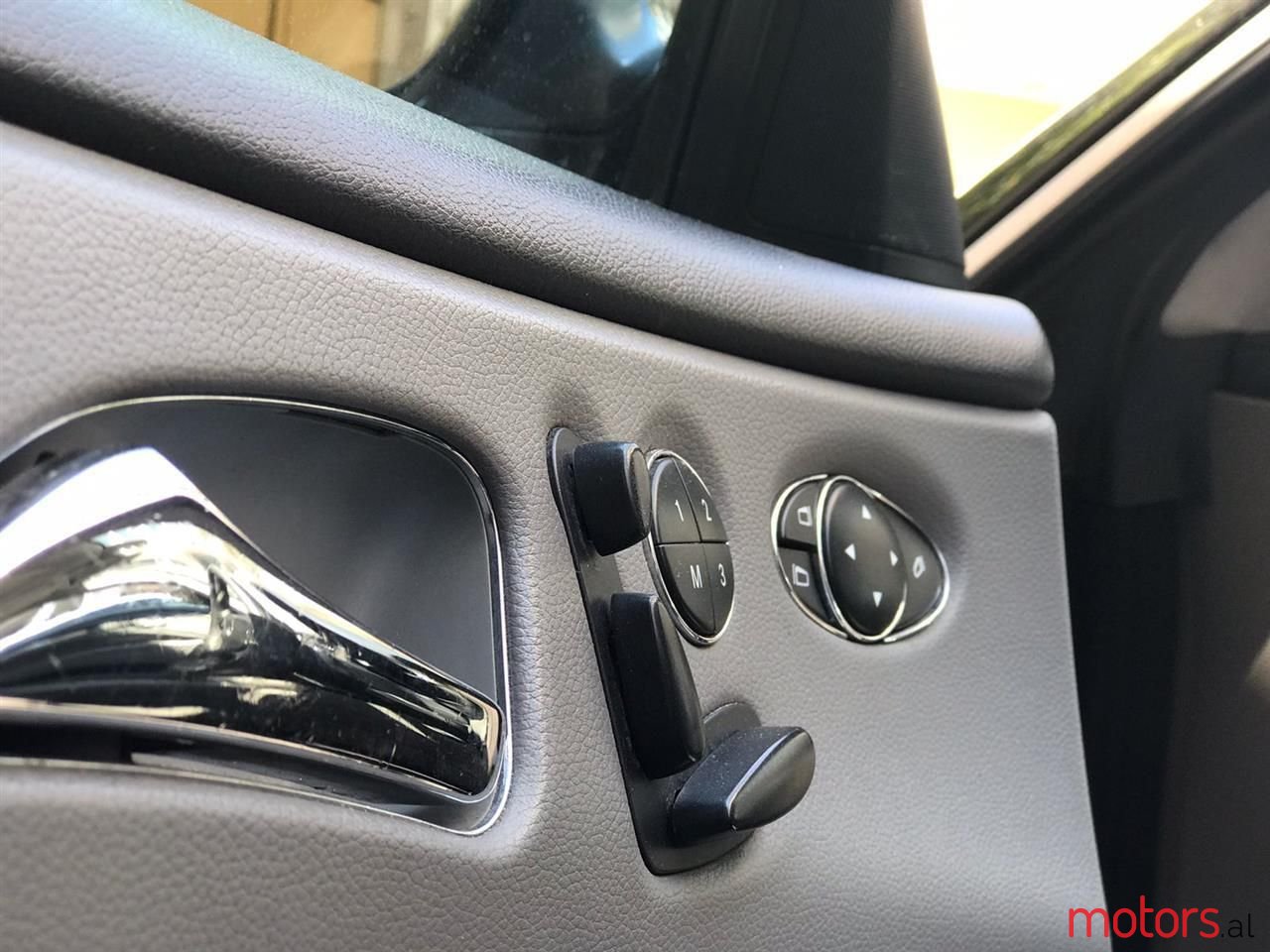 2007' Mercedes-Benz CLS 320 photo #2