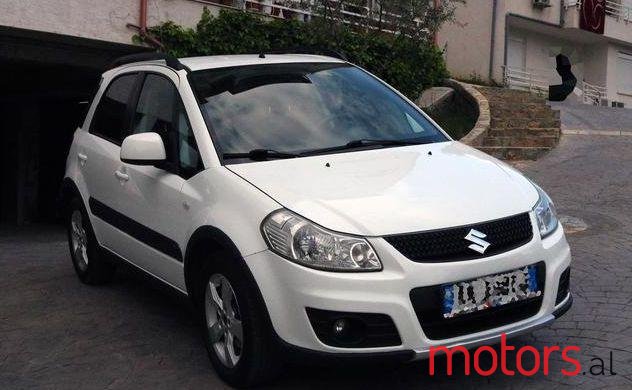2011' Suzuki SX4 photo #1