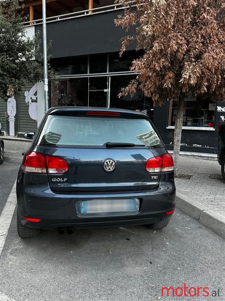 2010' Volkswagen Golf photo #2