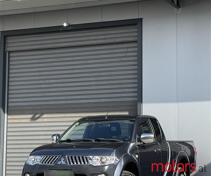 2010' Mitsubishi L200 photo #1