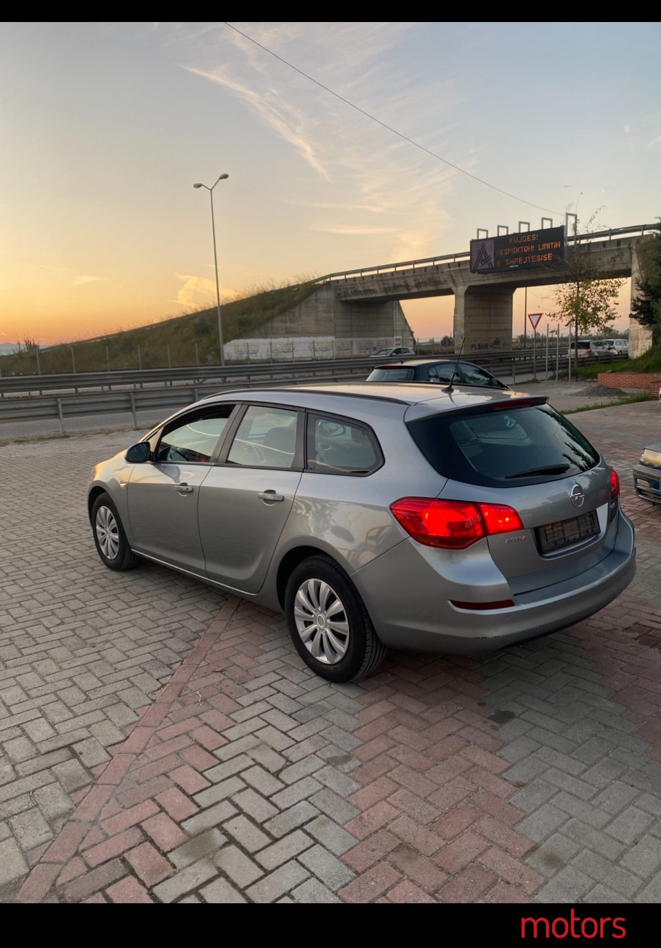 2011' Opel Astra photo #5