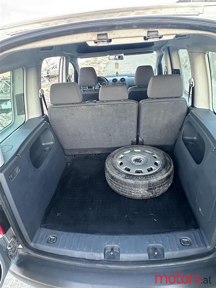 2011' Volkswagen Caddy photo #4