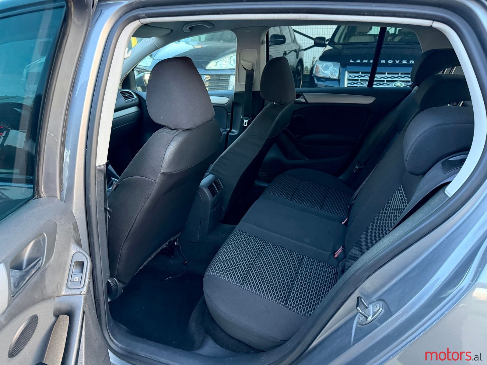 2009' Volkswagen Golf photo #4