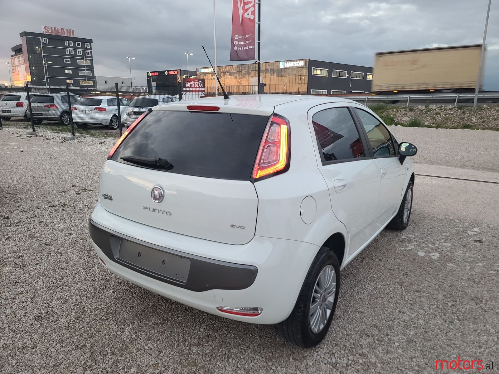 2012' Fiat Punto Evo photo #2