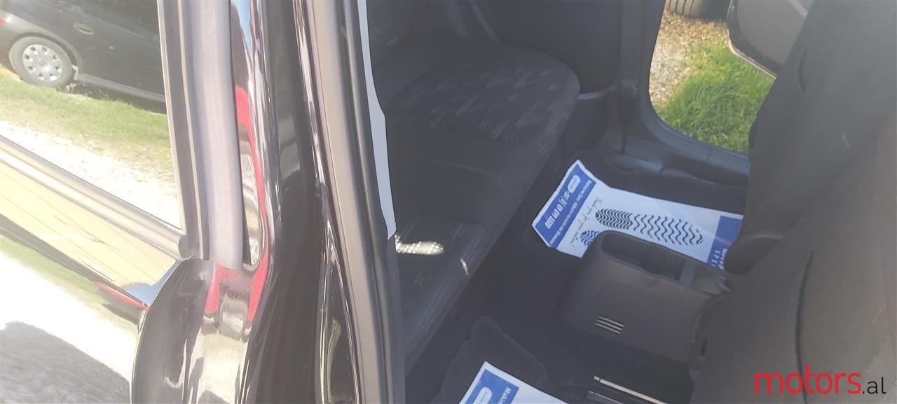 2012' Opel Corsa photo #6