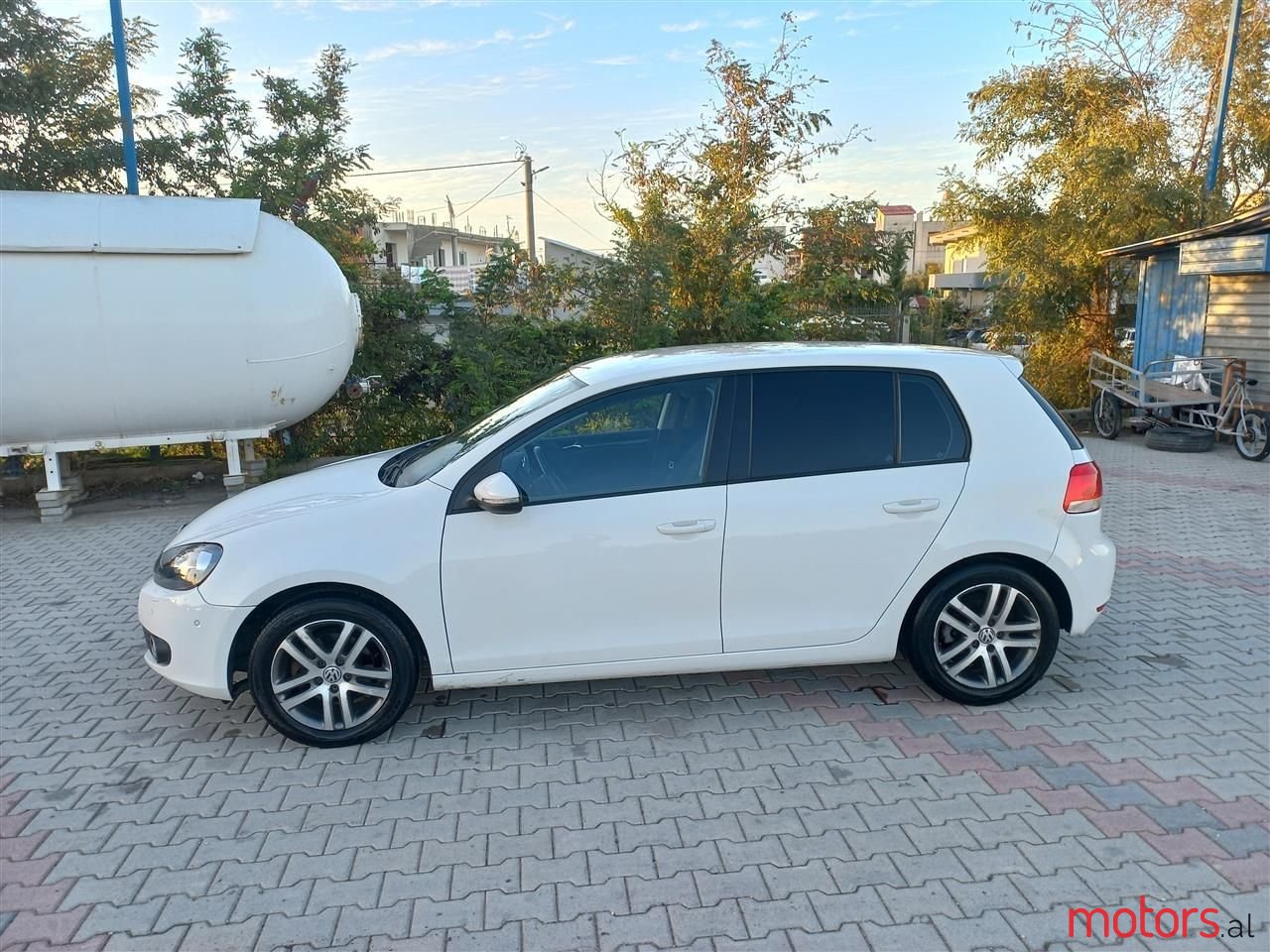 2011' Volkswagen Golf photo #2