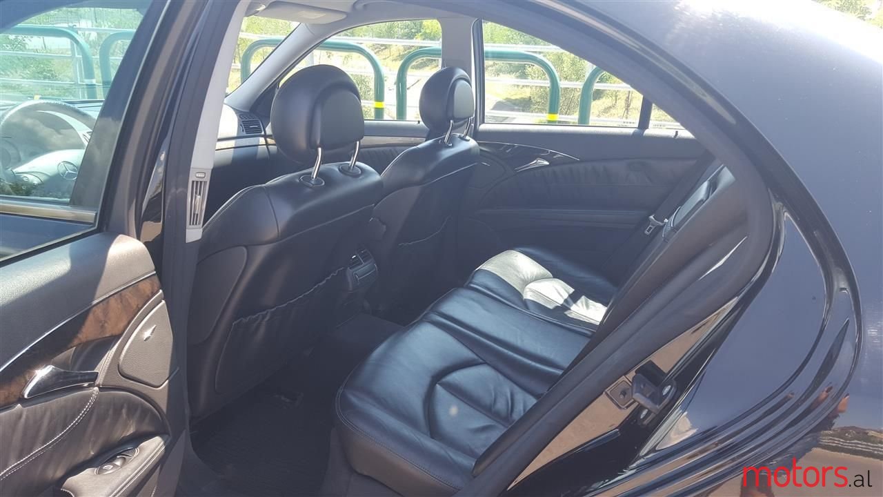 2005' Mercedes-Benz E 220 photo #5