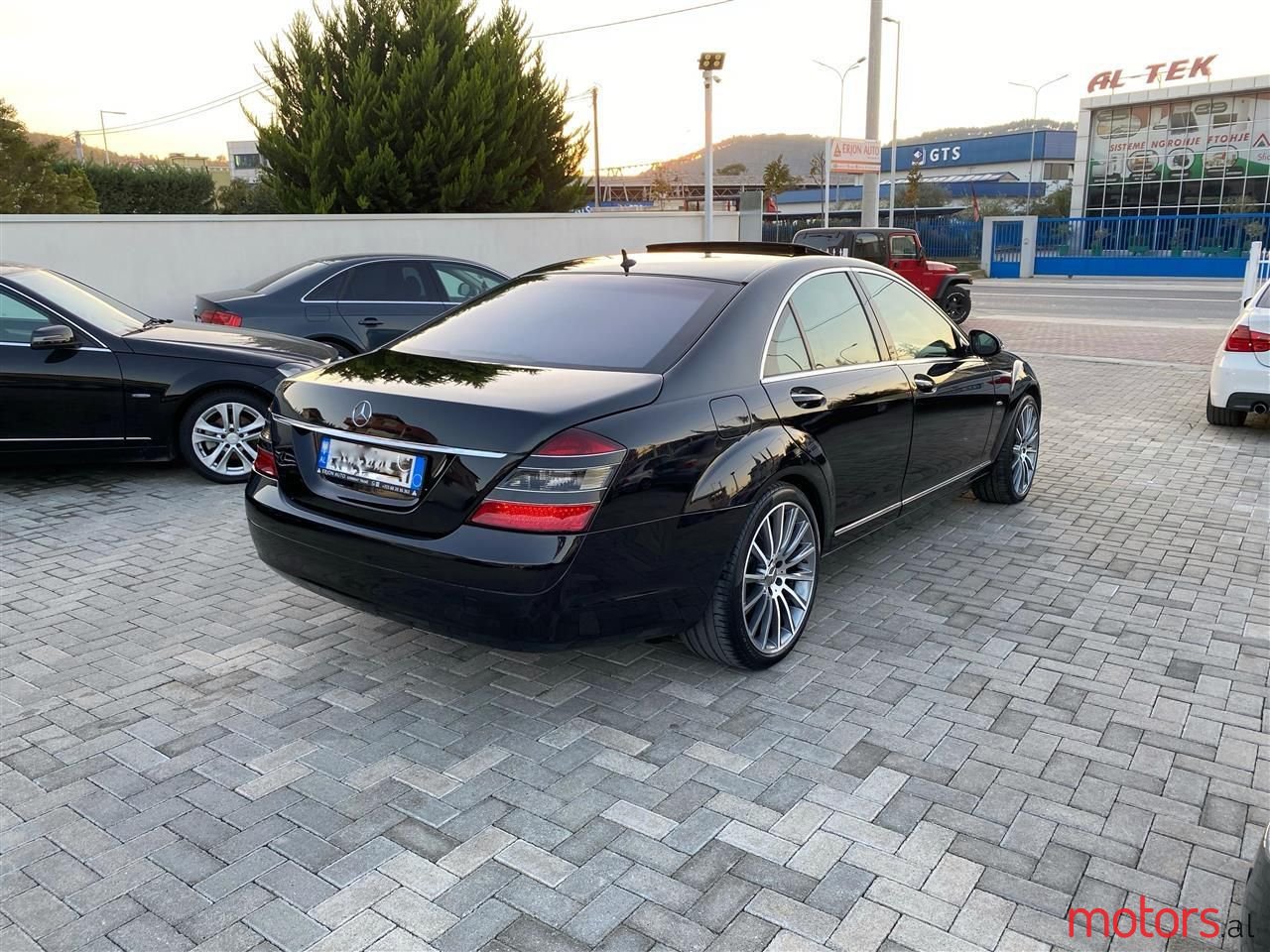 2009' Mercedes-Benz S 320 photo #3