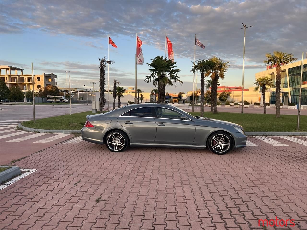 2005' Mercedes-Benz CLS 320 photo #4