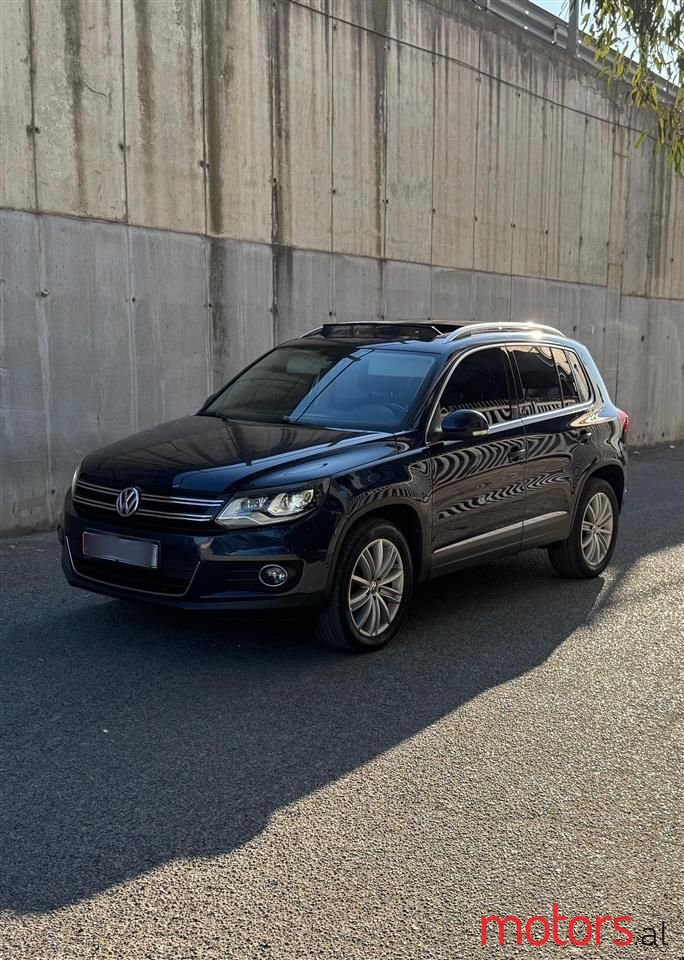 2012' Volkswagen Tiguan photo #3