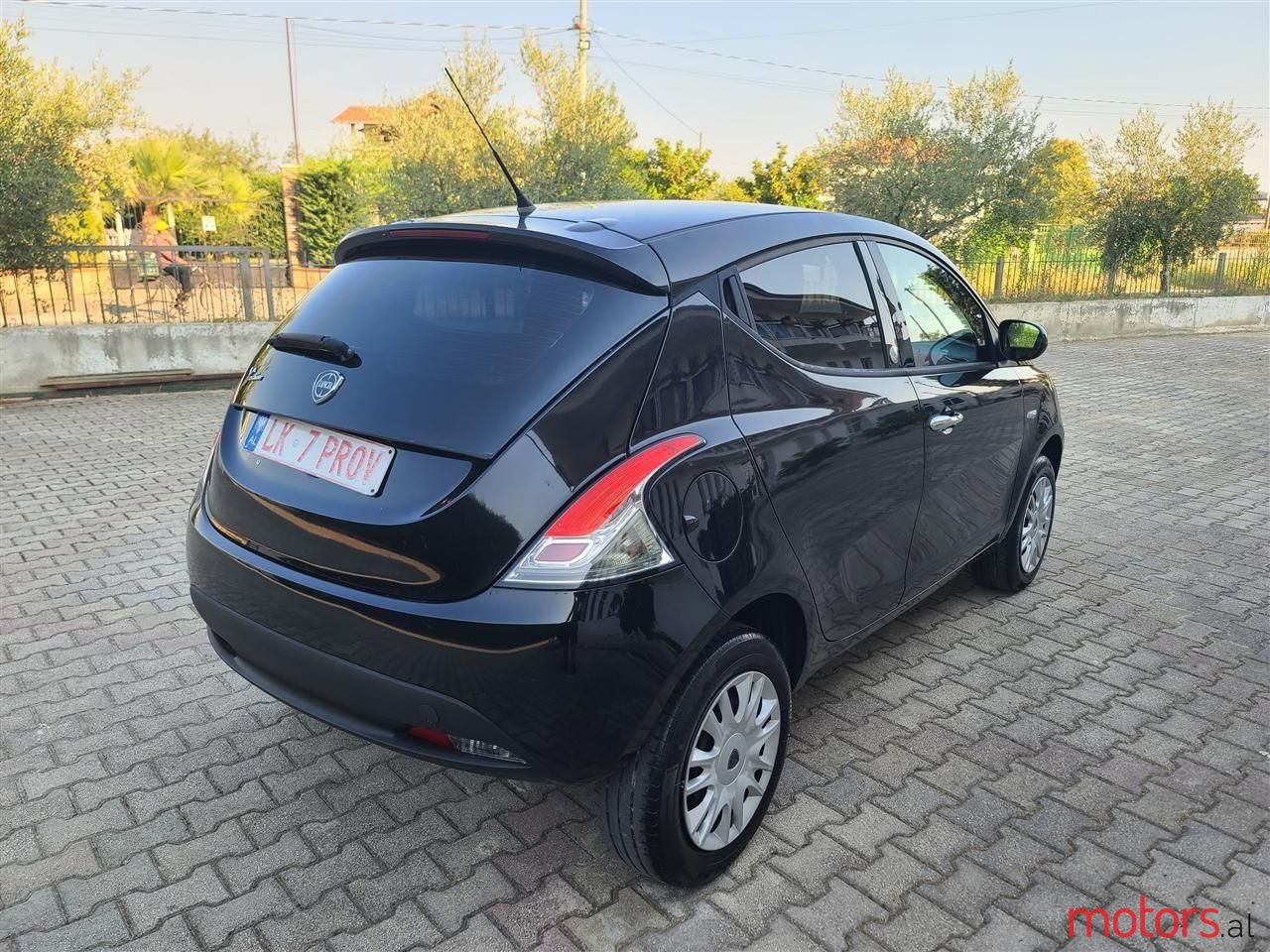 2014' Lancia Ypsilon photo #4