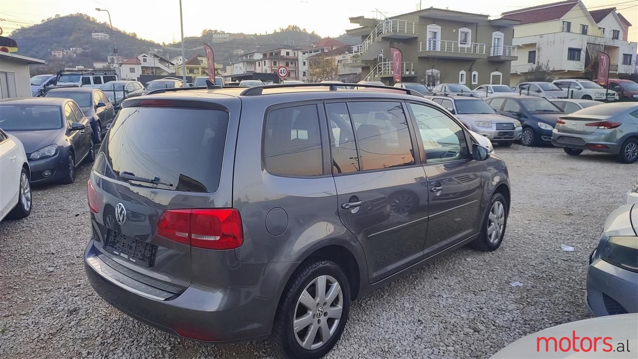 2012' Volkswagen Touran photo #5