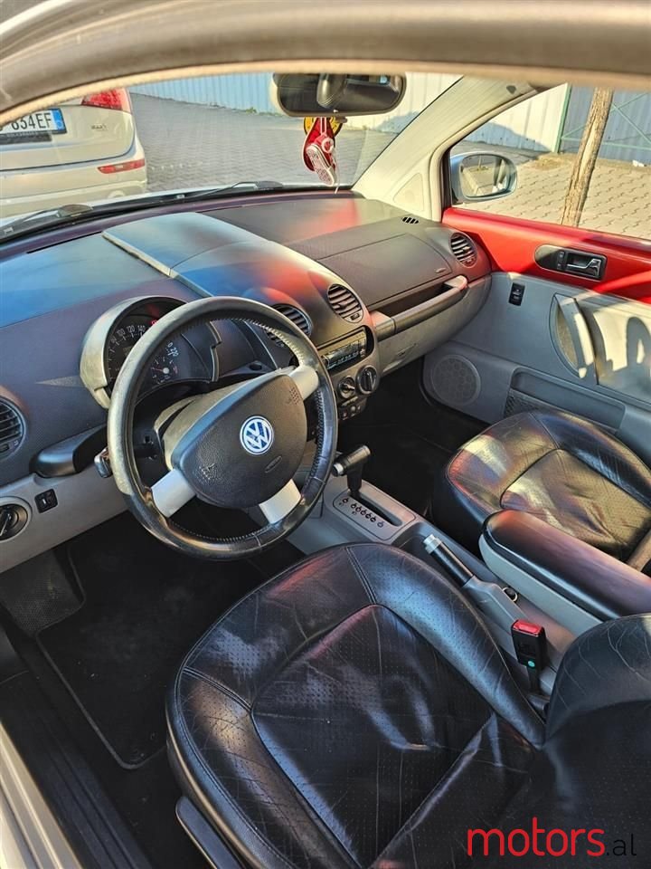 2002' Volkswagen Beetle photo #4