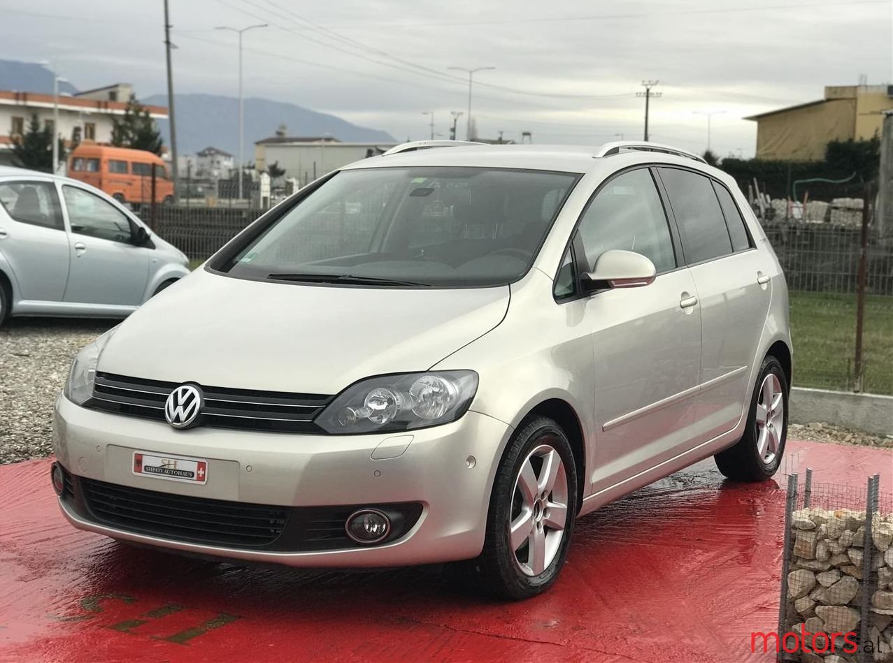 2012' Volkswagen Golf Plus photo #1