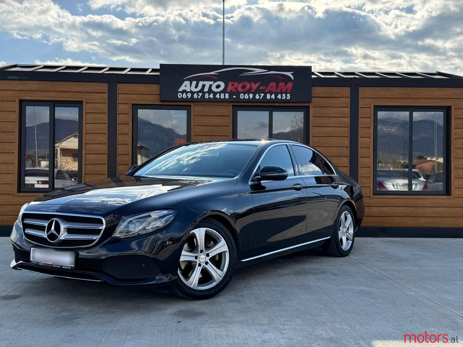 2017' Mercedes-Benz E 220 photo #2